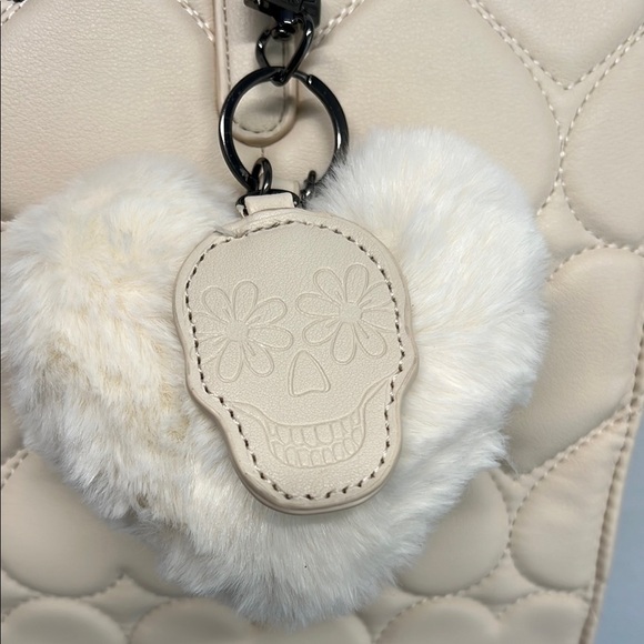Betsey Johnson Cream Laptop Tote w/ Bag Charms ✨ - Picture 7 of 13